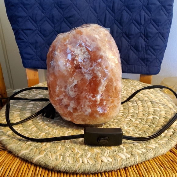 Himalayan Pink Salt Lamp - Picture 3 of 3